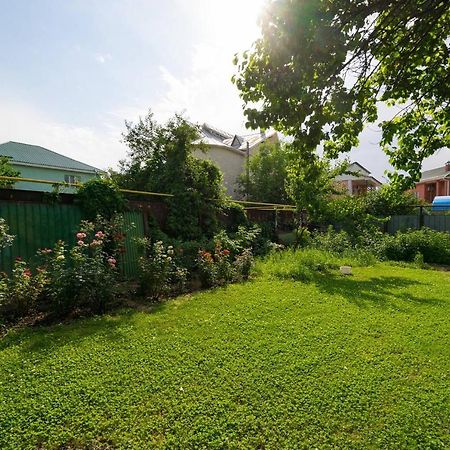 Guest House On Maksimova 9 Almaty Bagian luar foto