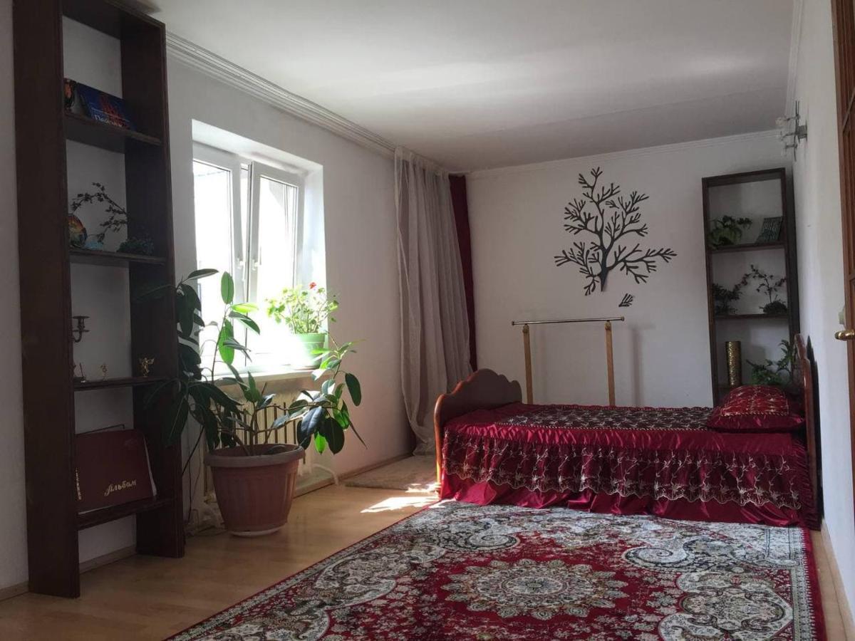 Guest House On Maksimova 9 Almaty Bagian luar foto