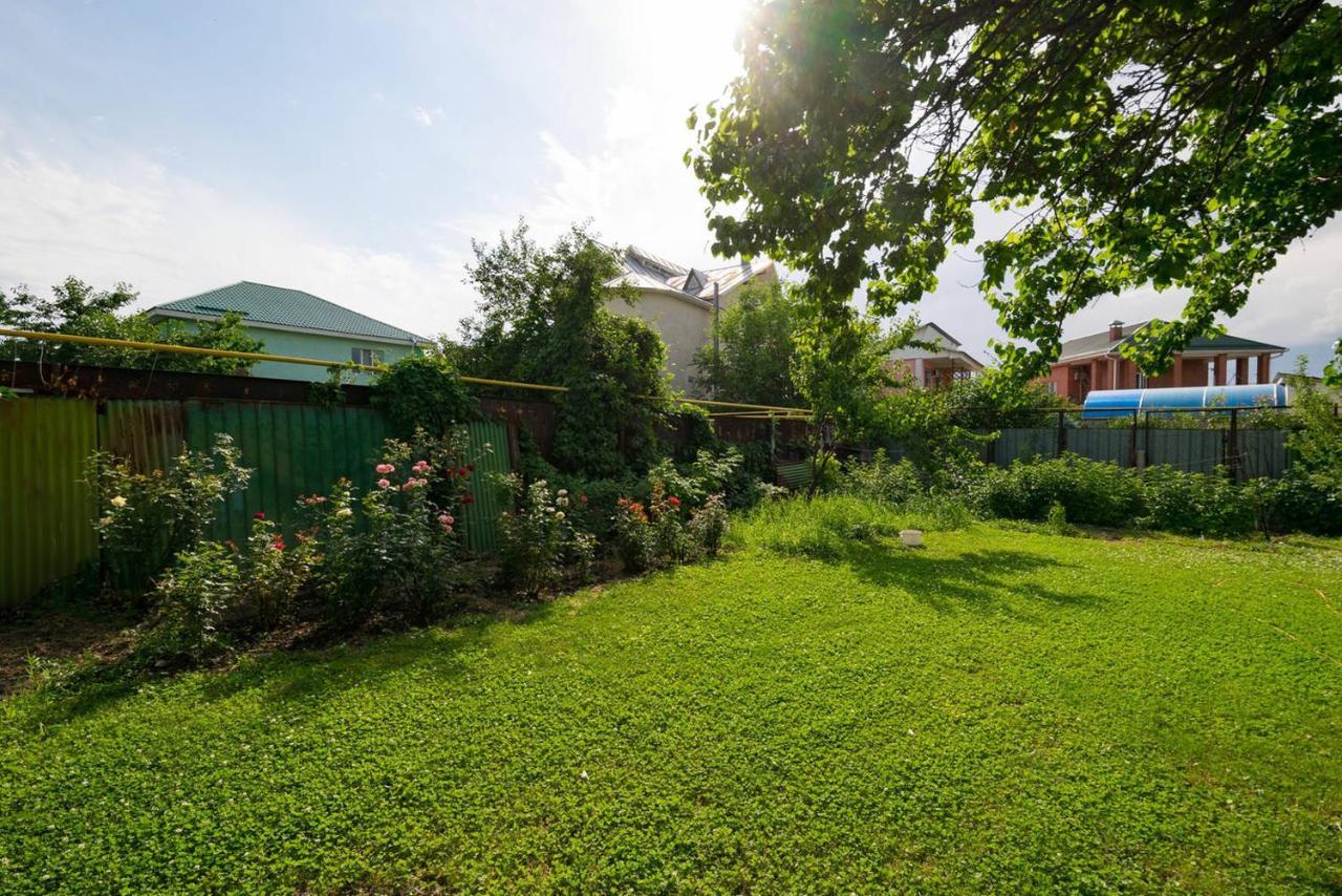 Guest House On Maksimova 9 Almaty Bagian luar foto