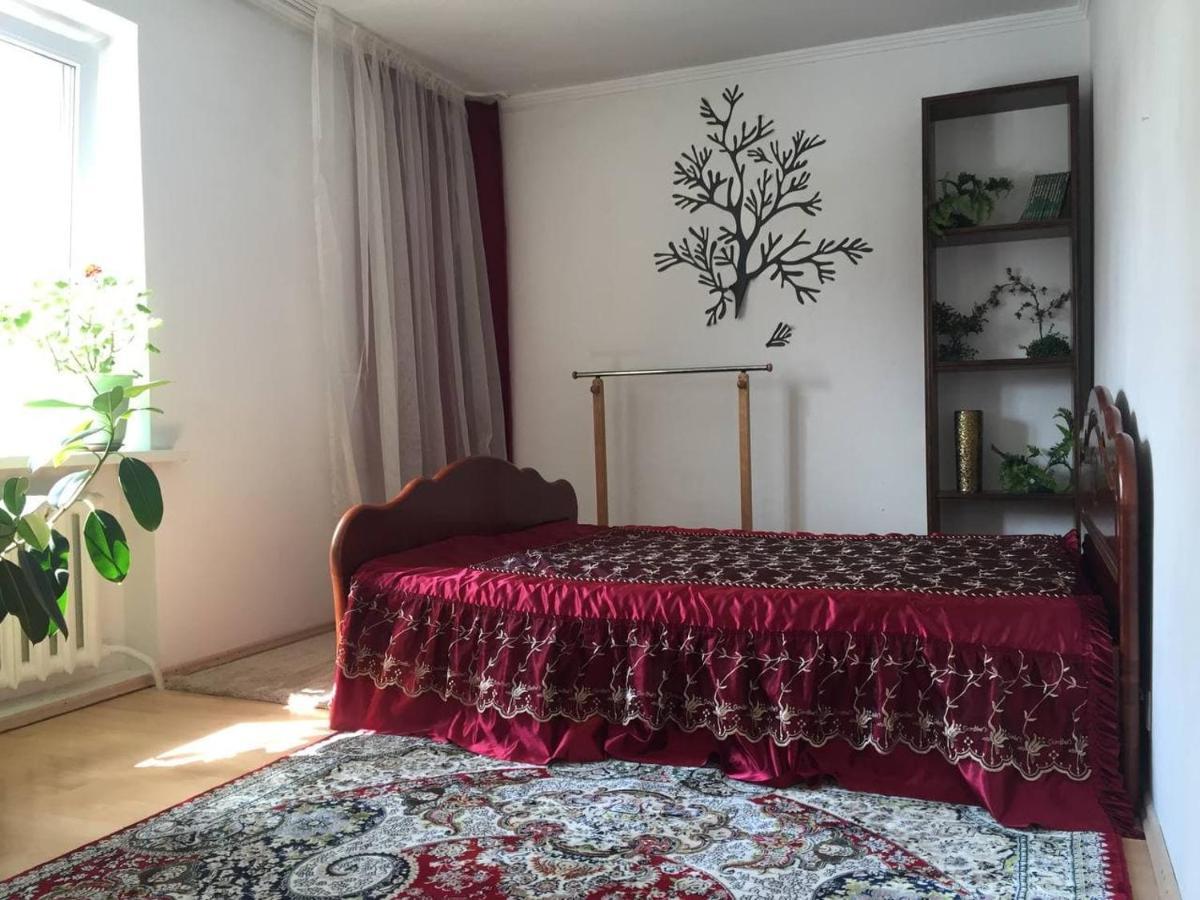 Guest House On Maksimova 9 Almaty Bagian luar foto