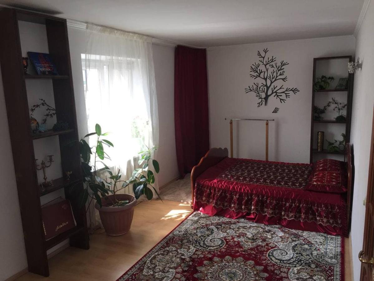 Guest House On Maksimova 9 Almaty Bagian luar foto