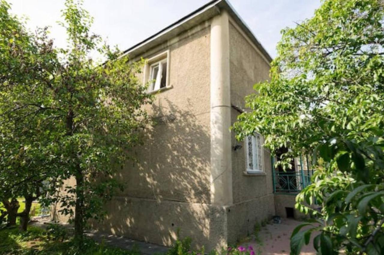 Guest House On Maksimova 9 Almaty Bagian luar foto
