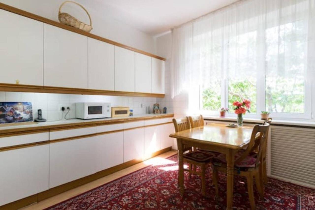 Guest House On Maksimova 9 Almaty Bagian luar foto