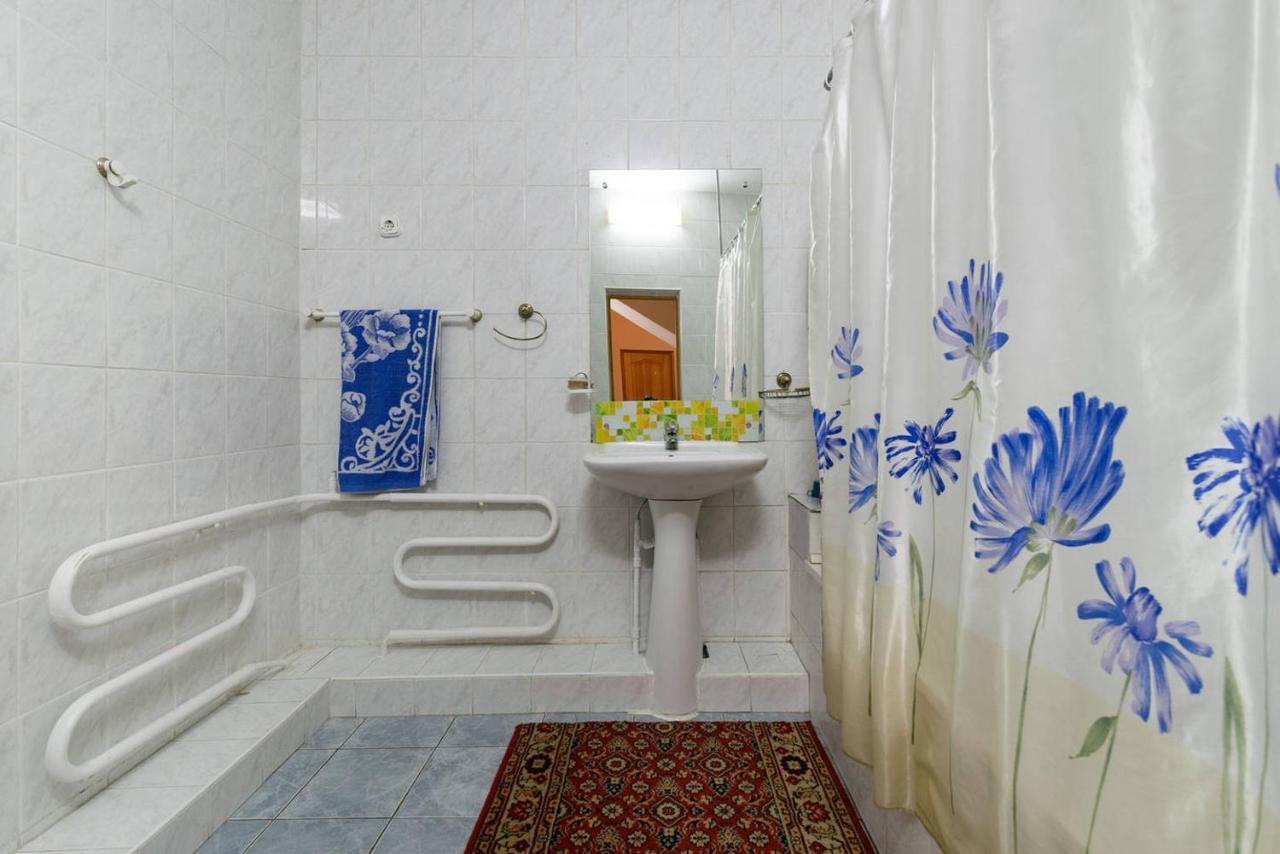 Guest House On Maksimova 9 Almaty Bagian luar foto