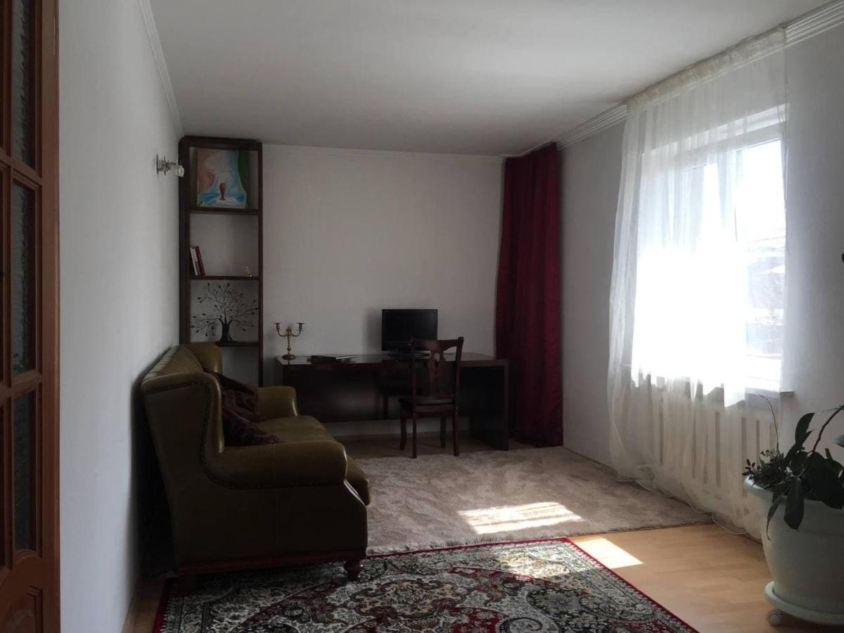 Guest House On Maksimova 9 Almaty Bagian luar foto
