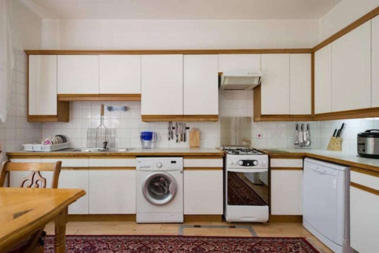 Guest House On Maksimova 9 Almaty Bagian luar foto